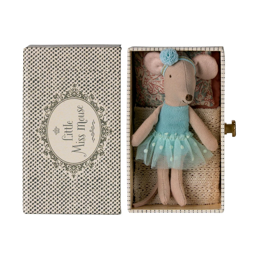 Dance mouse in daybed, Little sister
