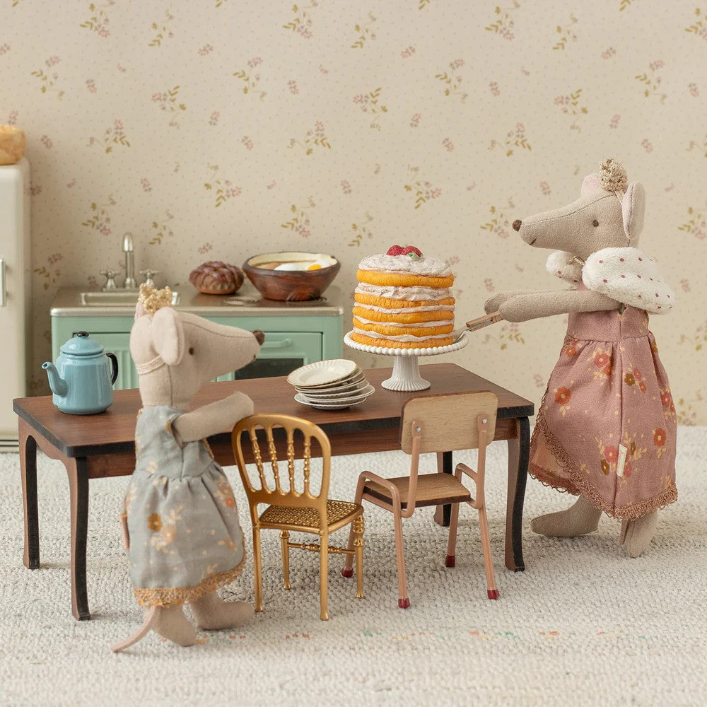 Long dining table, Mouse