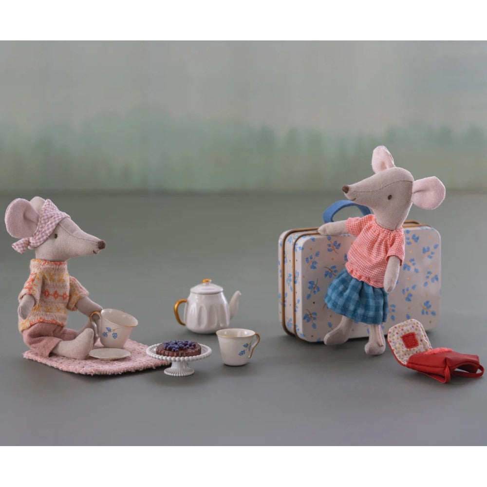Afternoon treat, Mouse - Blue Madelaine