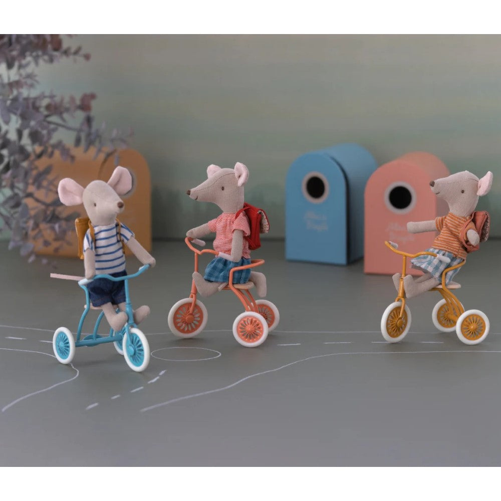 Tricycle mouse, Big sister with bag