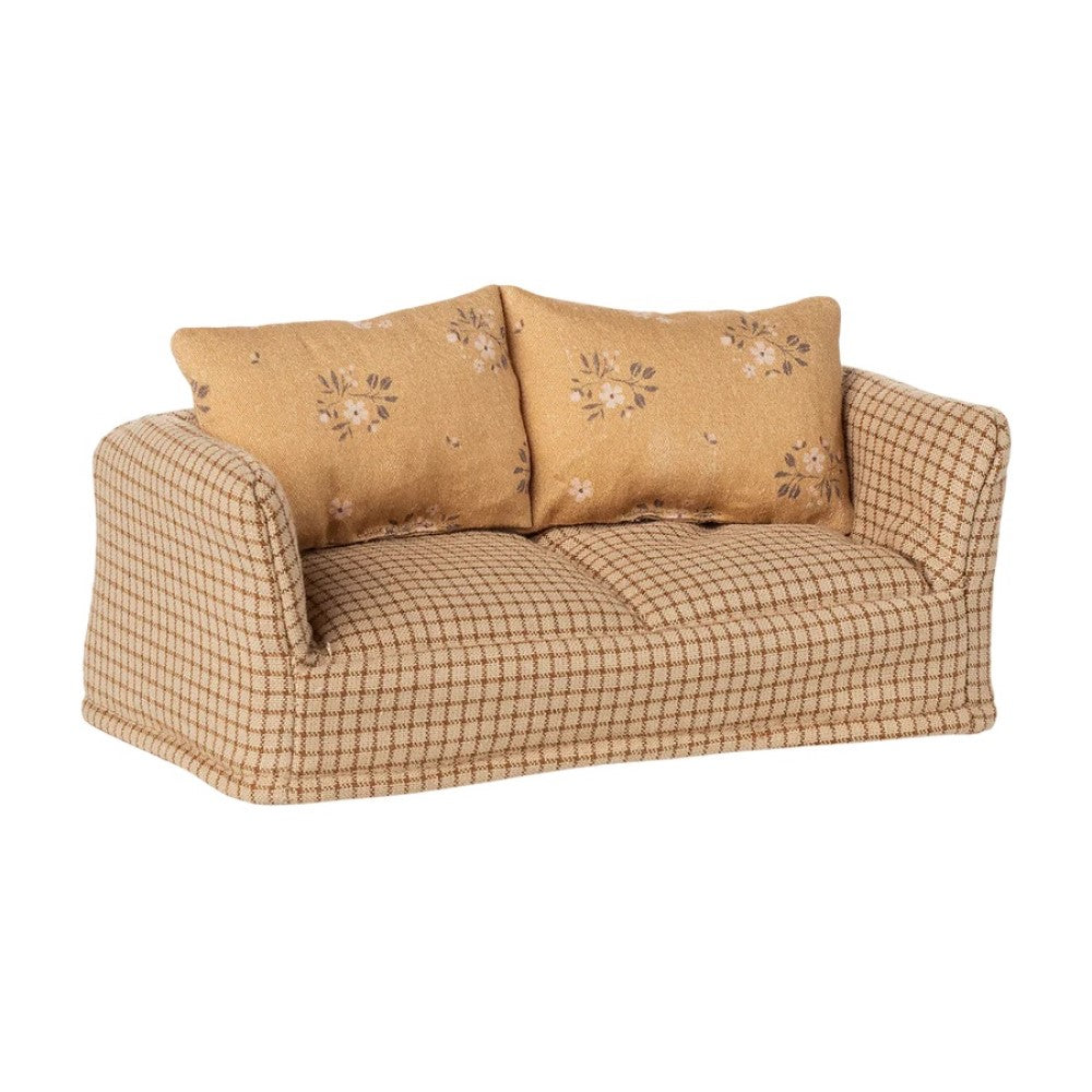 Couch, mouse - Mable