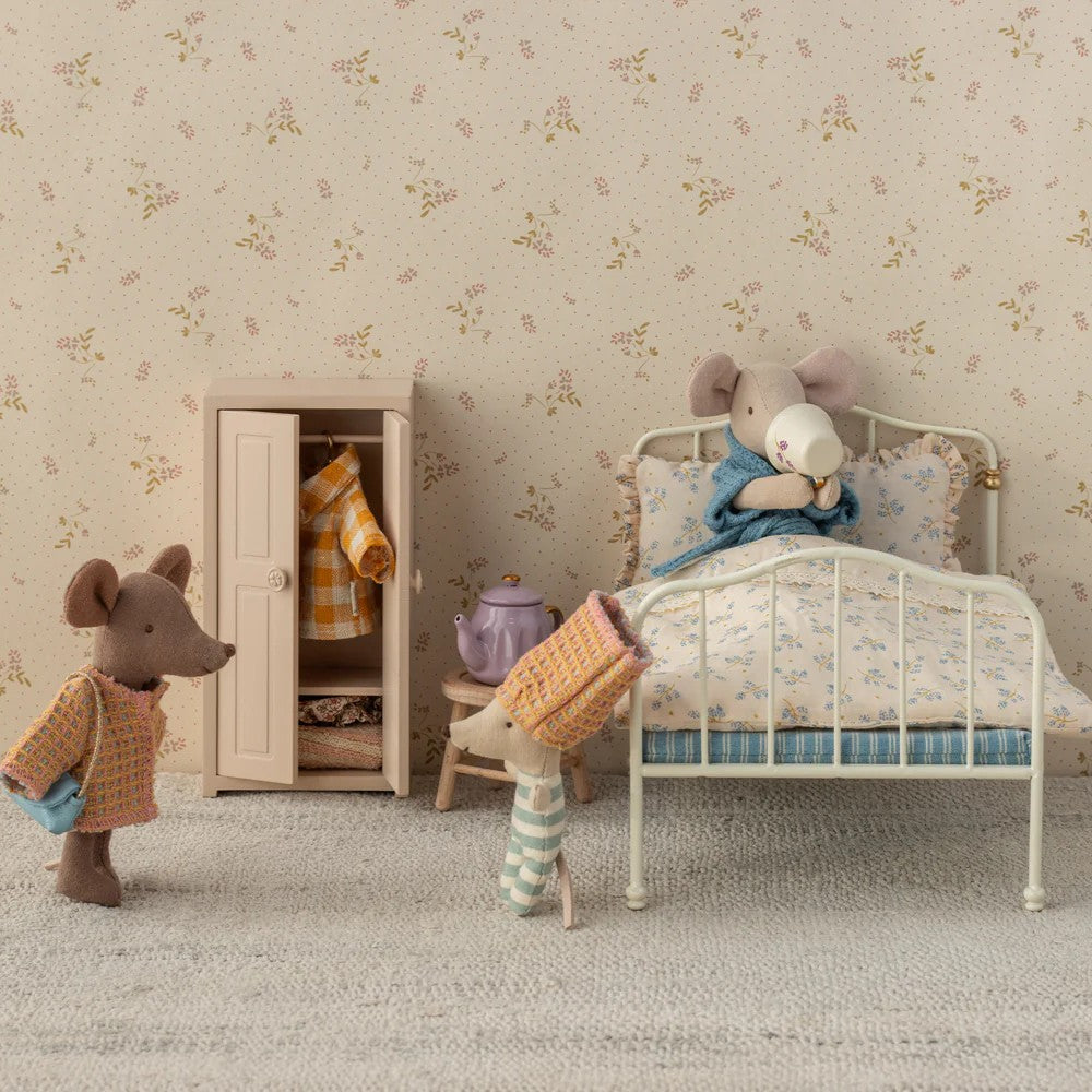 Suit, Mum mouse