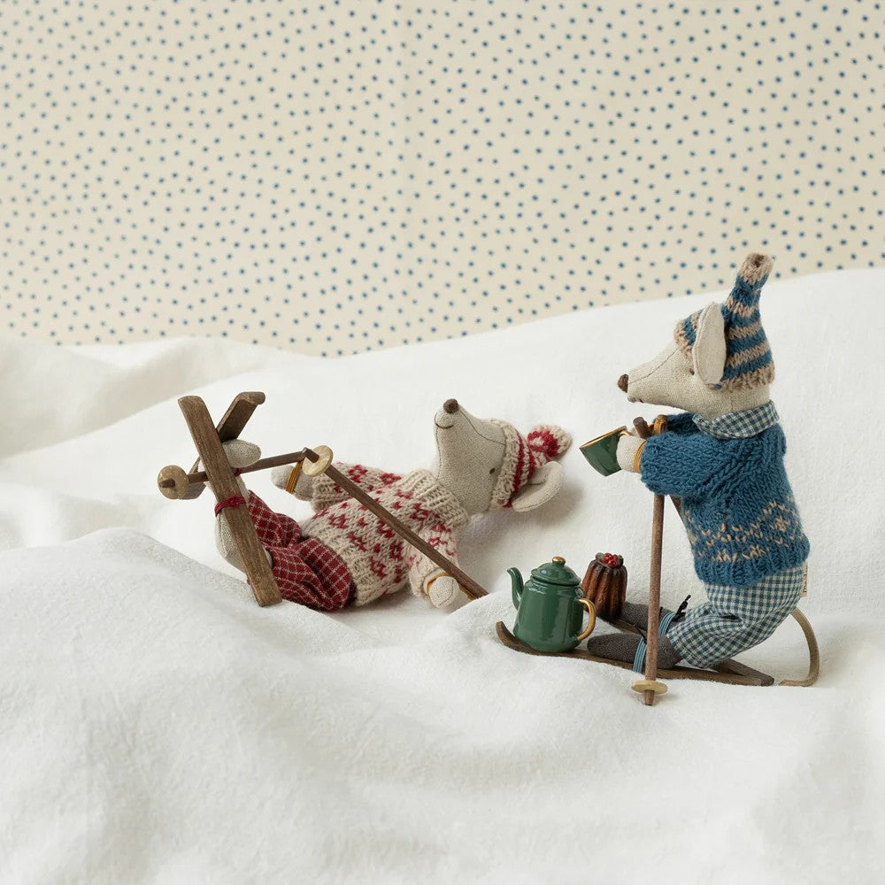 Winter mouse with ski set, Mum - Red