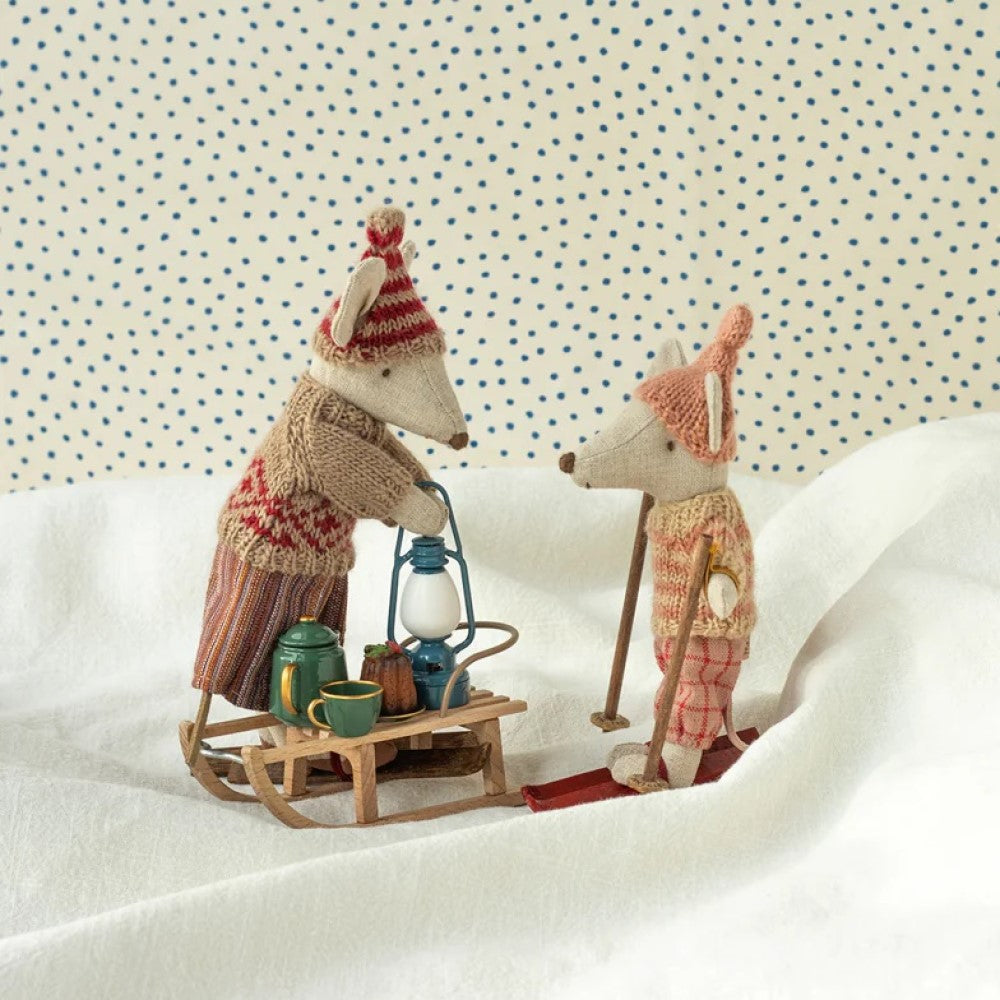 Christmas Tea Party, Mouse